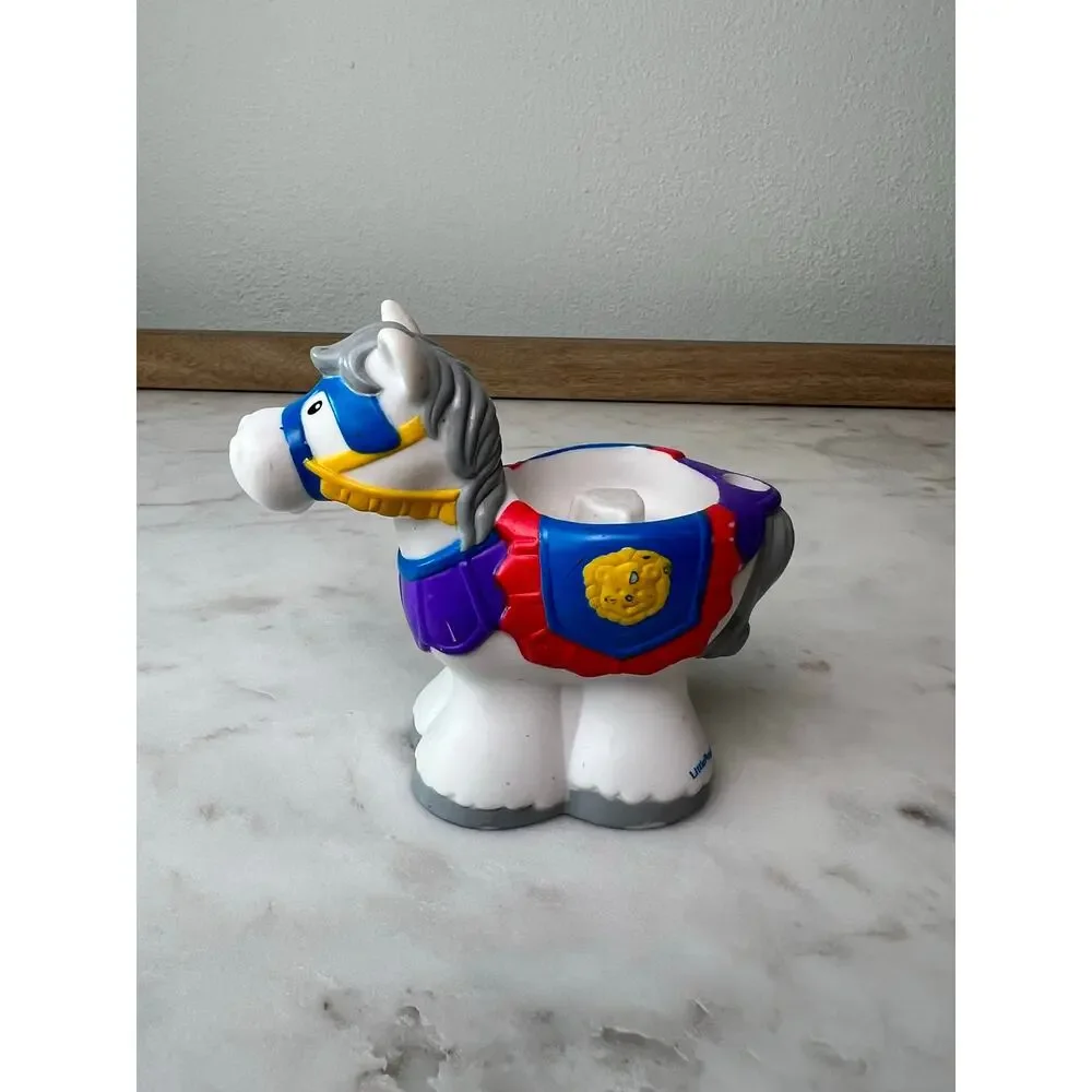 Fisher-Price Replacement Horse & Princess Sarah Lynn Figures Lil Kingdom Castle - Picture 8 of 10